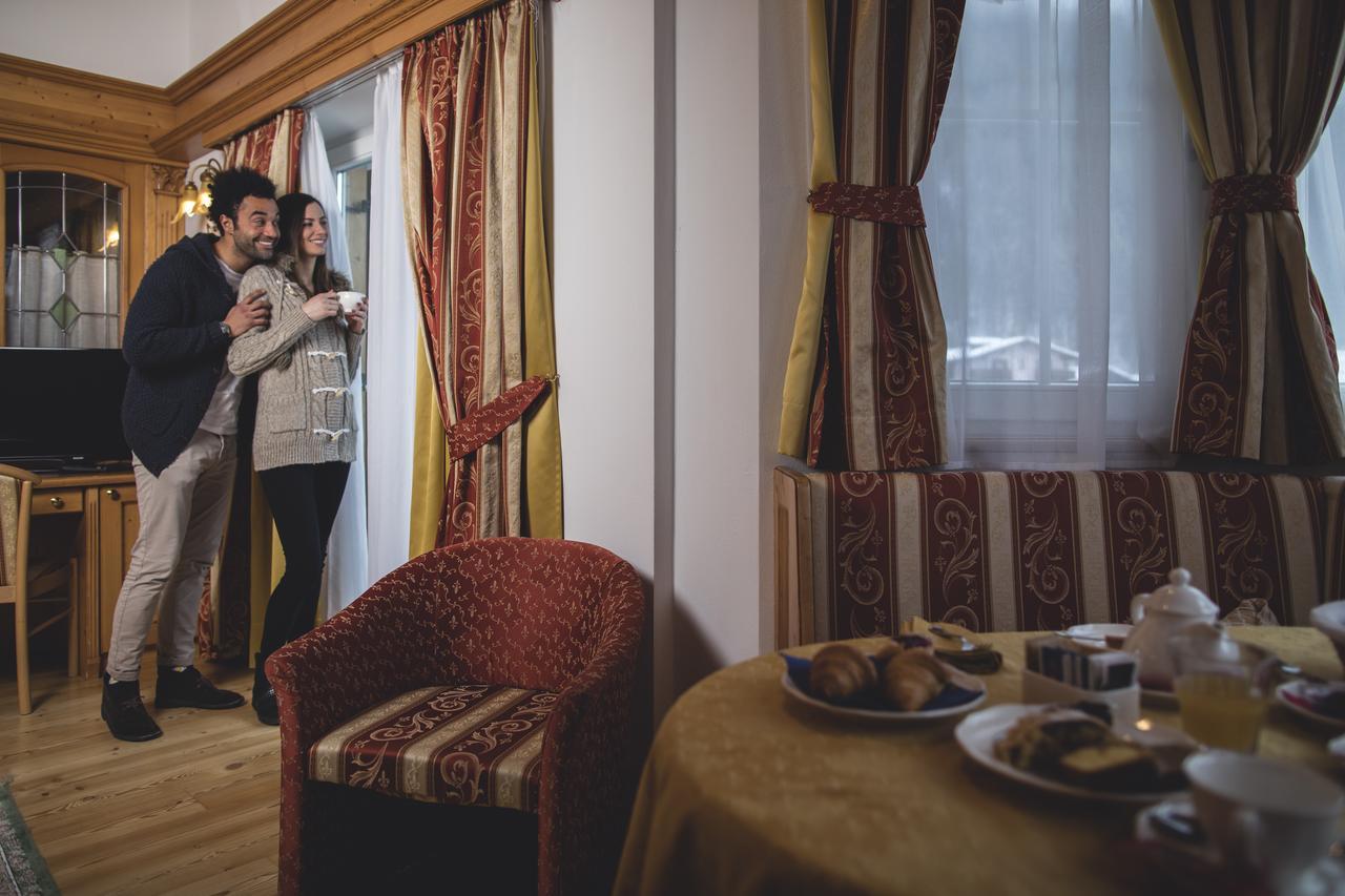 Hotel Chalet All'Imperatore 마돈나 디 캄필리오 외부 사진