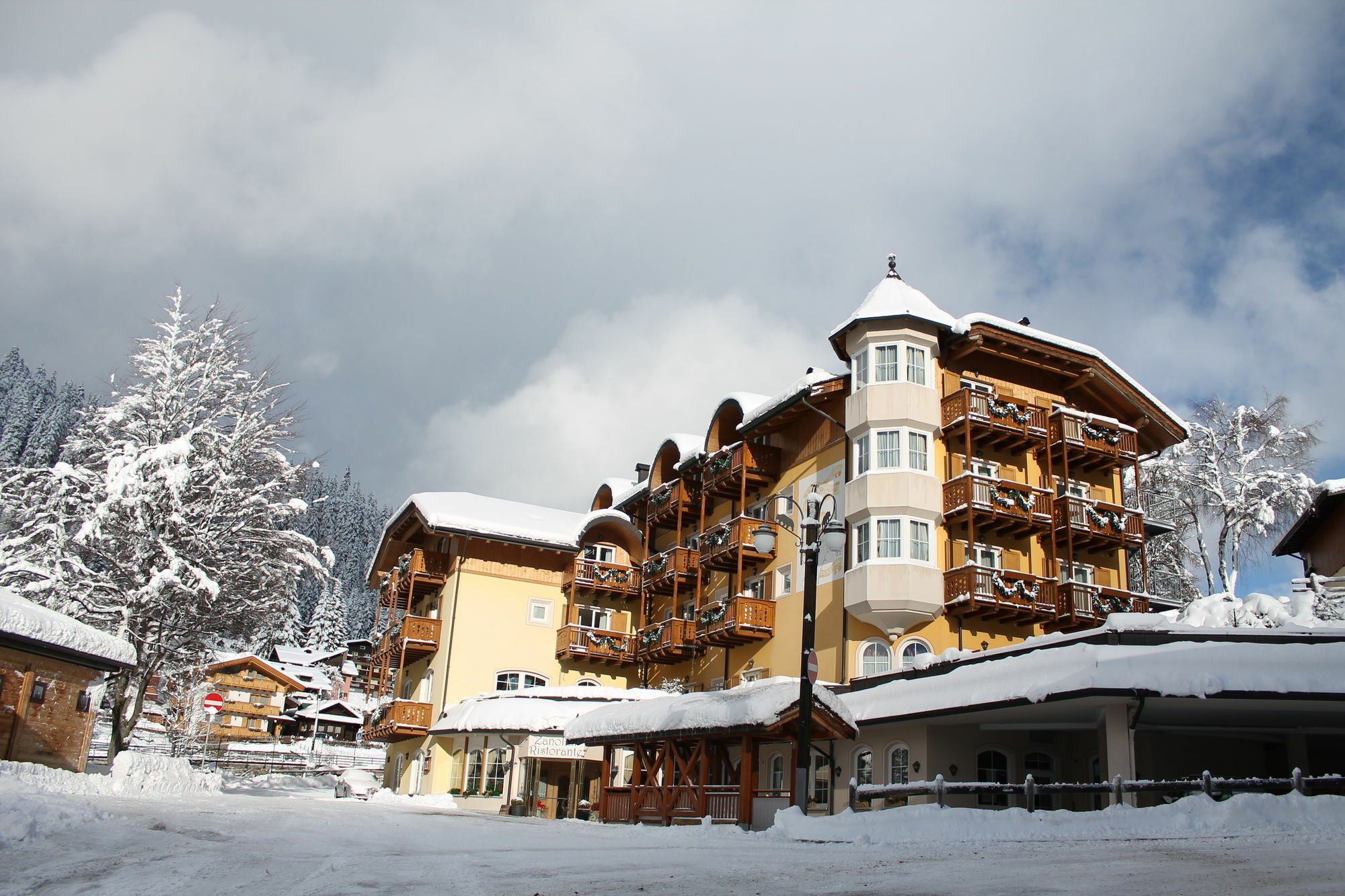 Hotel Chalet All'Imperatore 마돈나 디 캄필리오 외부 사진